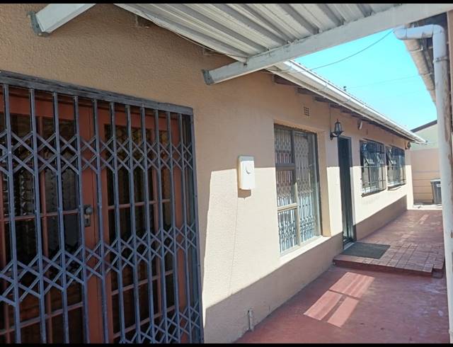 3 BEDROOM FREEHOLD FOR SALE IN GUGULETU